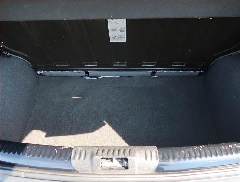 Volkswagen Fox (2007) 1.2, nová STK, dobrý stav - fotka 13 z 15