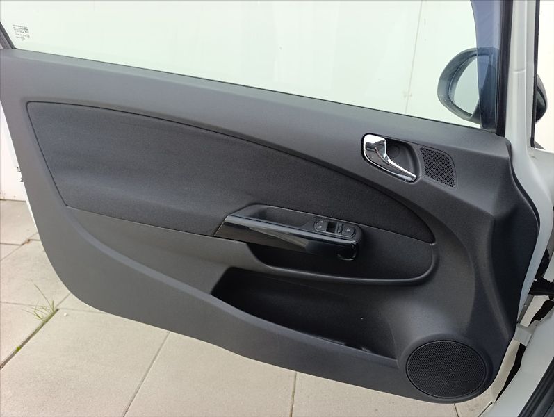 Opel Corsa 1,4 i Klima Navigace Alu - fotka 12 z 30