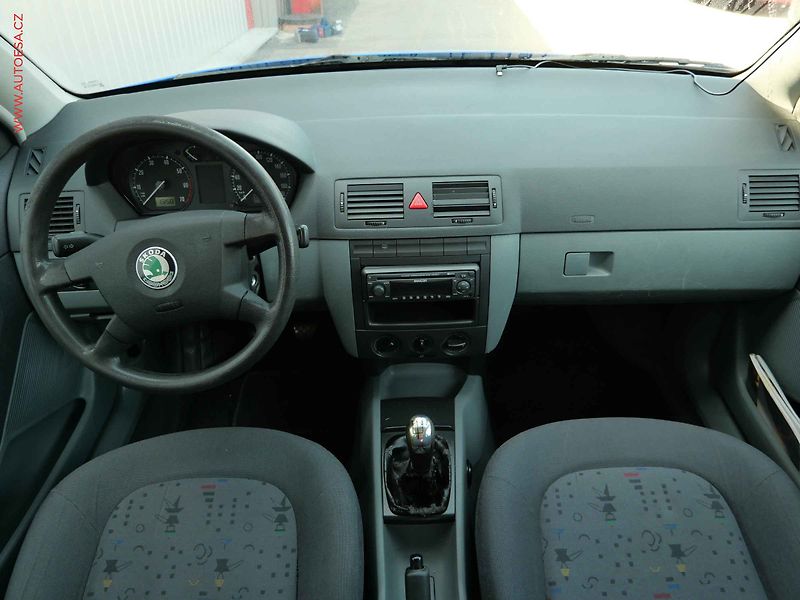 Škoda Fabia (2002) 1.2 i, ČR, El.výbava, TZ - fotka 8 z 11