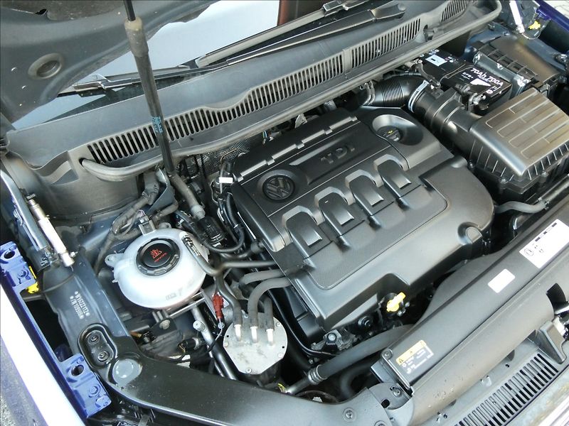 Volkswagen Touran 2,0 TDi 110kW HIGHLINE, 7.míst - fotka 42 z 44
