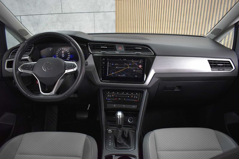 Volkswagen Touran 1.5 TSI TAŽNÉ*7.MÍST*DPH*ČR 1M - fotka 8 z 46