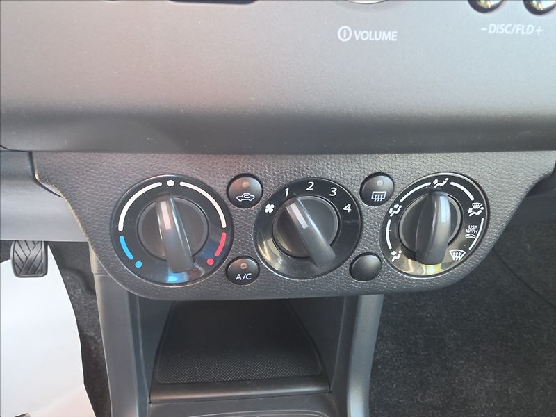 Suzuki Swift 1,3 i 67KW KLIMA ALU STK - fotka 17 z 44
