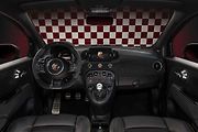 Abarth 695 v edici 75° Anniversario