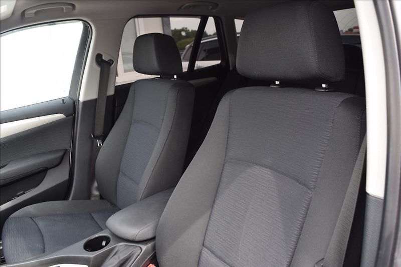 BMW X1 2,0 d 105KW 4X4 TAŽNÉ ALU - fotka 14 z 46