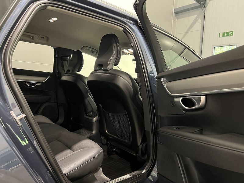 Volvo V90 Recharge T6 Core Kamera BLIS - fotka 9 z 23