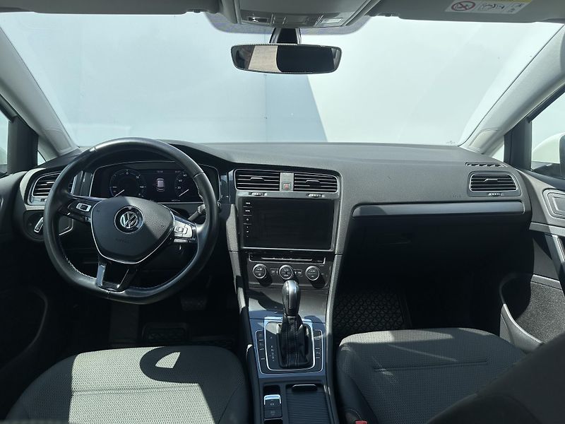 Volkswagen e-Golf (2020) 100kW, rezervace - fotka 21 z 30