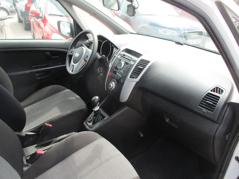 Kia Venga (2011) 1,4i - fotka 5 z 11