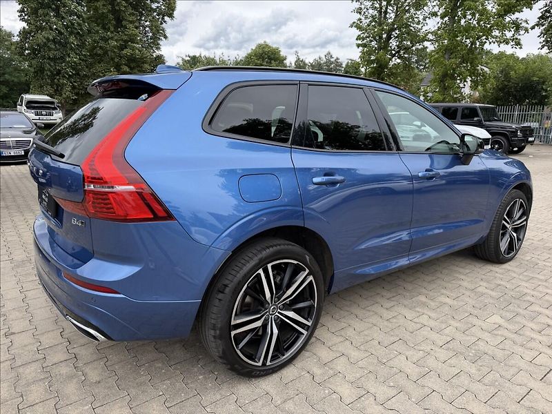 Volvo XC60 B4 2.0d 4X4 R-Design - fotka 5 z 29