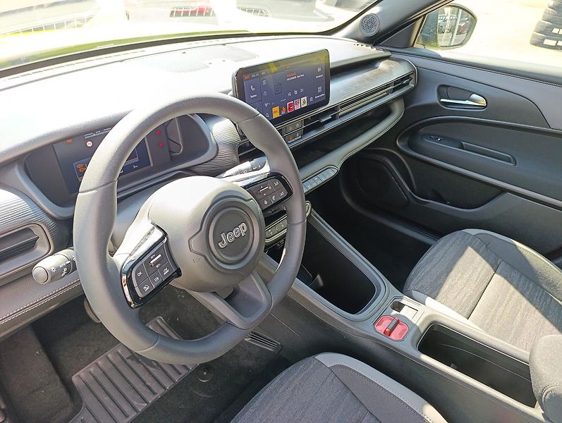 Jeep Avenger (2026) Longitude 1.2 Turbo e-Hybrid - fotka 16 z 26