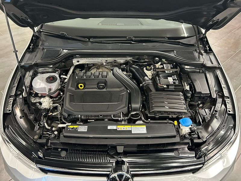 Volkswagen Golf (2023) 1.5 TGI Comfort AUT 2023 | Zár - fotka 49 z 58