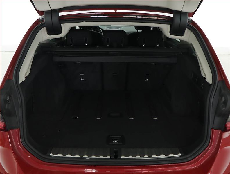 BMW Řada 3 (2019) Advantage 320 d - fotka 14 z 17