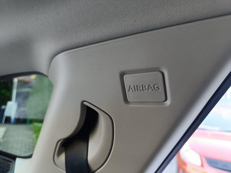 Land Rover Discovery Sport 2,0/110kW, Tdi SE 4x4, AUTOMAT - fotka 30 z 31
