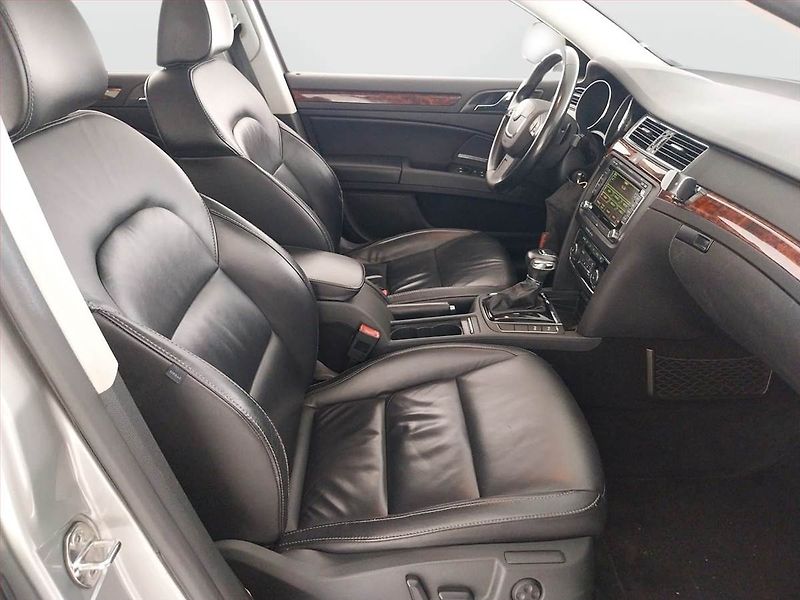 Škoda Superb (2010) Elegance 2.0 TDI, Automat - fotka 9 z 20