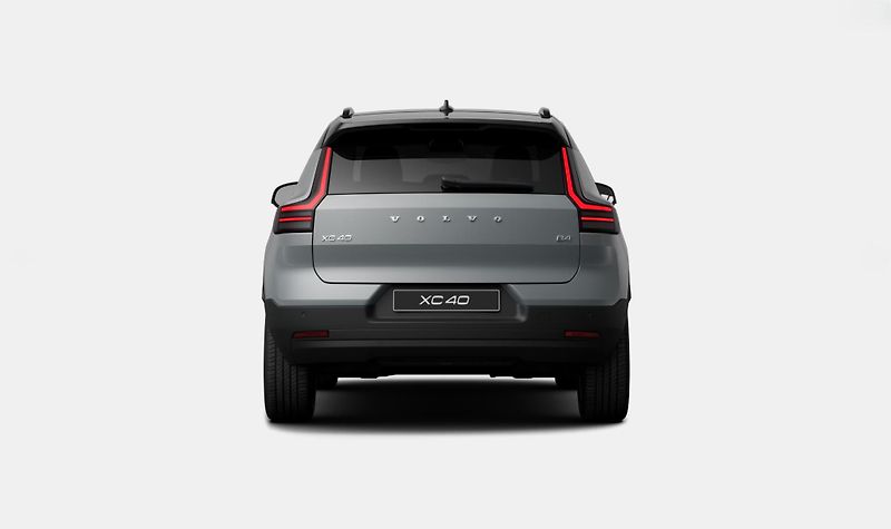 Volvo XC40 (2026) B4 ULTRA DARK AUT - fotka 4 z 13