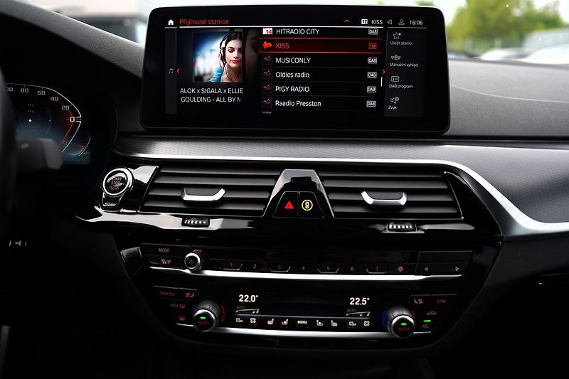 BMW Řada 5 M550i xDrive/Lasery,HUD/530PS - fotka 36 z 44