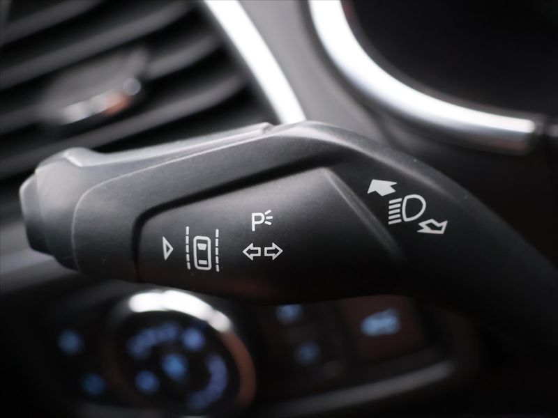Ford S-MAX 2,0 TDCi Aut. Titanium 7-Míst - fotka 22 z 39