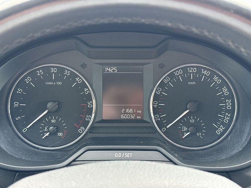 Škoda Octavia (2013) Combi 1.6 TDI Ambition - fotka 6 z 26