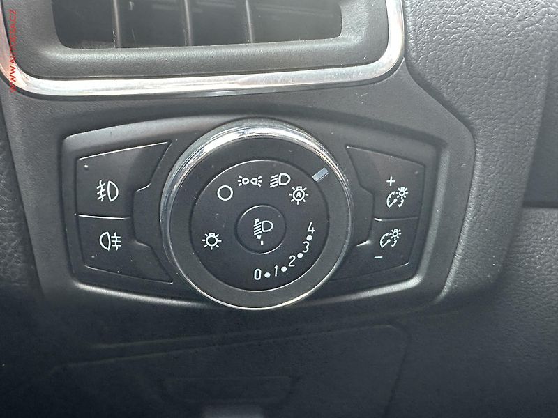 Ford Focus (2014) 1.6 TDCi, AC, výhřev sed - fotka 13 z 18