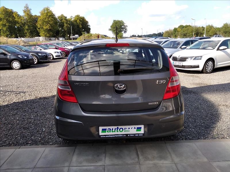 Hyundai i30 1,6 CRDi VGT 66kW Comfort - fotka 6 z 14