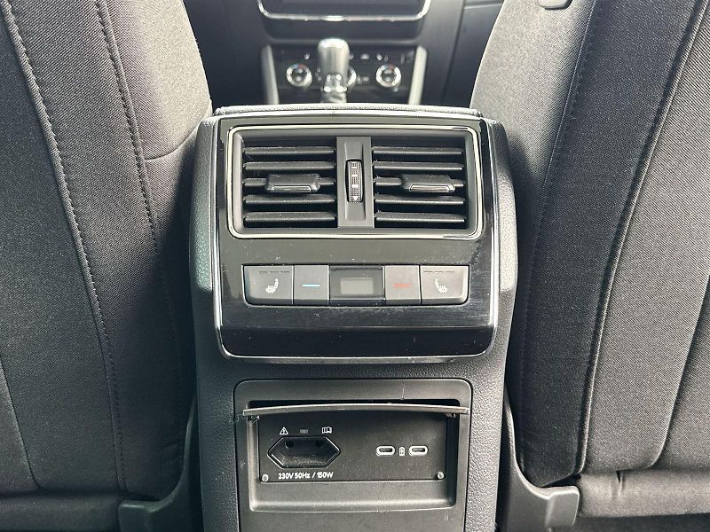 Škoda Superb (2023) Combi 2.0 TDI DSG Style - fotka 27 z 35