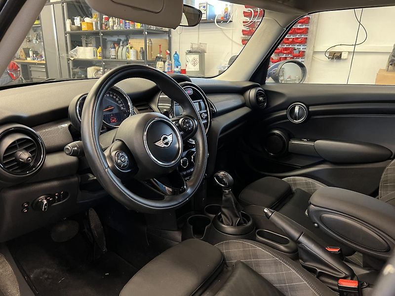 Mini Cooper 1.5T 100kW - fotka 7 z 15