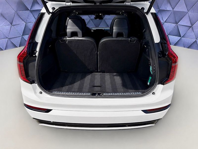 Volvo XC90 B5 AWD PLUS DARK PREMIUM, PANO - fotka 32 z 34