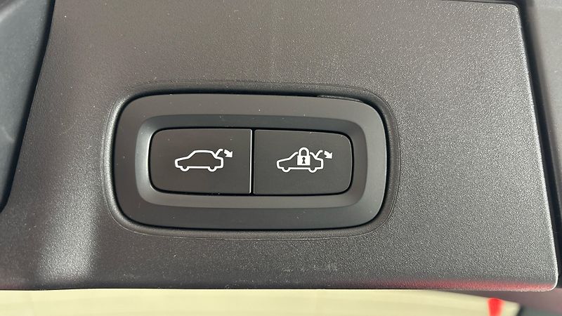Volvo V90 2.0 B4 AUT Momentum Pro - fotka 21 z 28