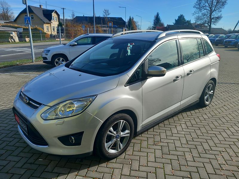 Ford Grand C-MAX (2015) 7 MÍST NAVIGACE POUZE 93t.KM!  - fotka 3 z 40
