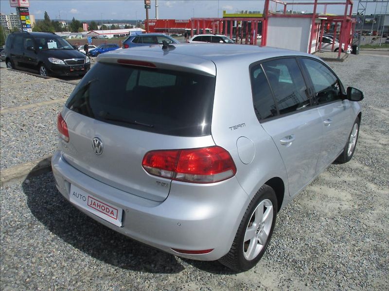 Volkswagen Golf 1,2 TSI, aut.klima,serv.kniha, - fotka 8 z 35