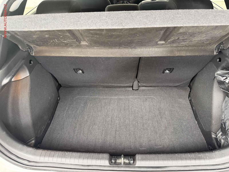 Hyundai i20 (2019) 1.2i, 1.maj,ČR, AC - fotka 7 z 16