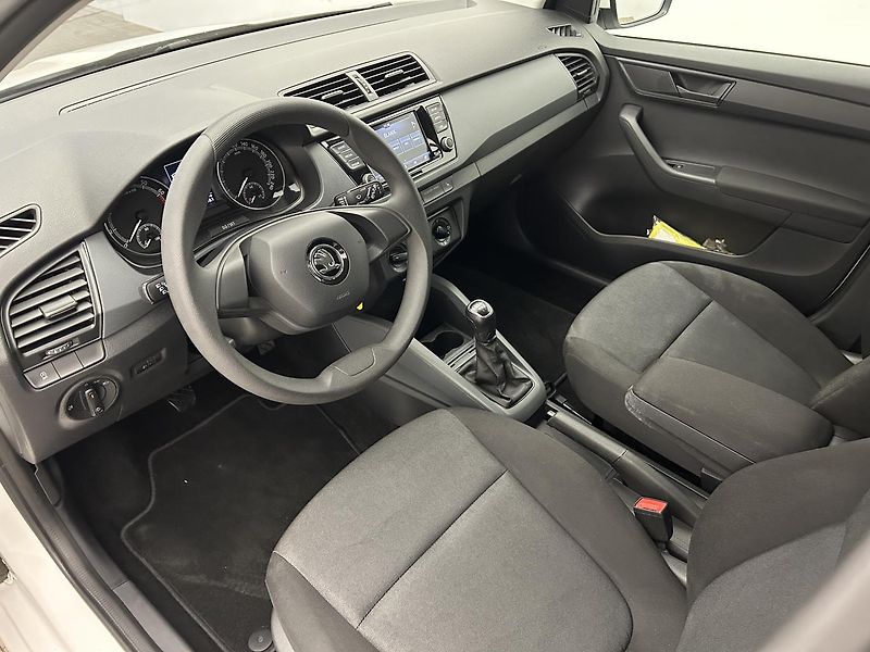 Škoda Fabia 1.0 TSI Active Plus - fotka 6 z 21