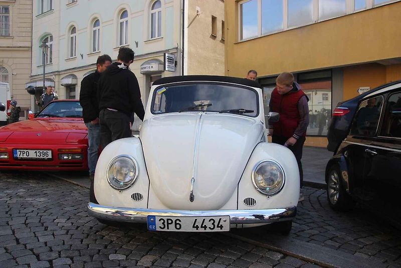 V Příbrami se sjela historická auta a motorky v rámci tradiční akce Česká Route 66.