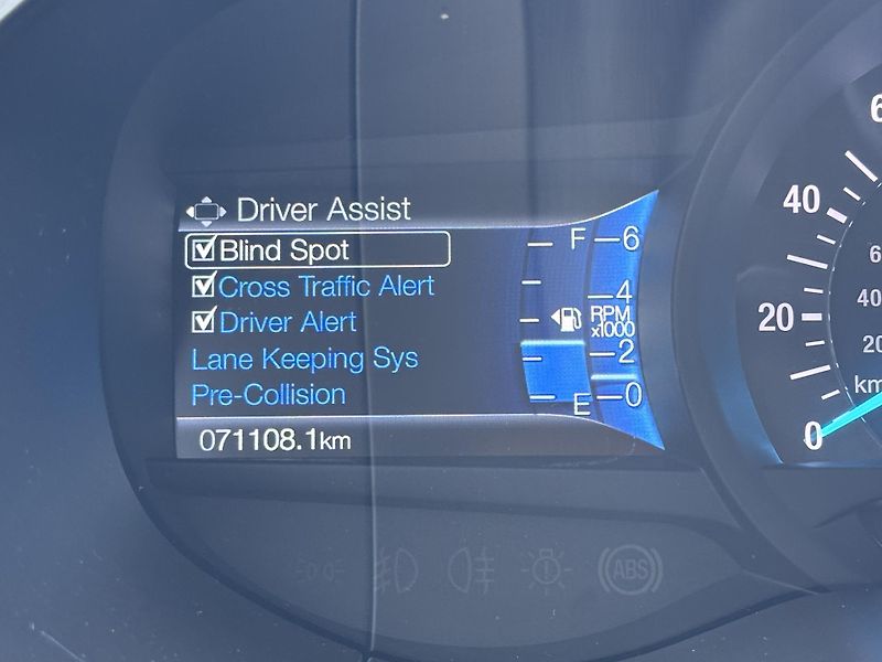 Ford Edge 2.0L EcoBoost 4x4 Titanium - fotka 18 z 22