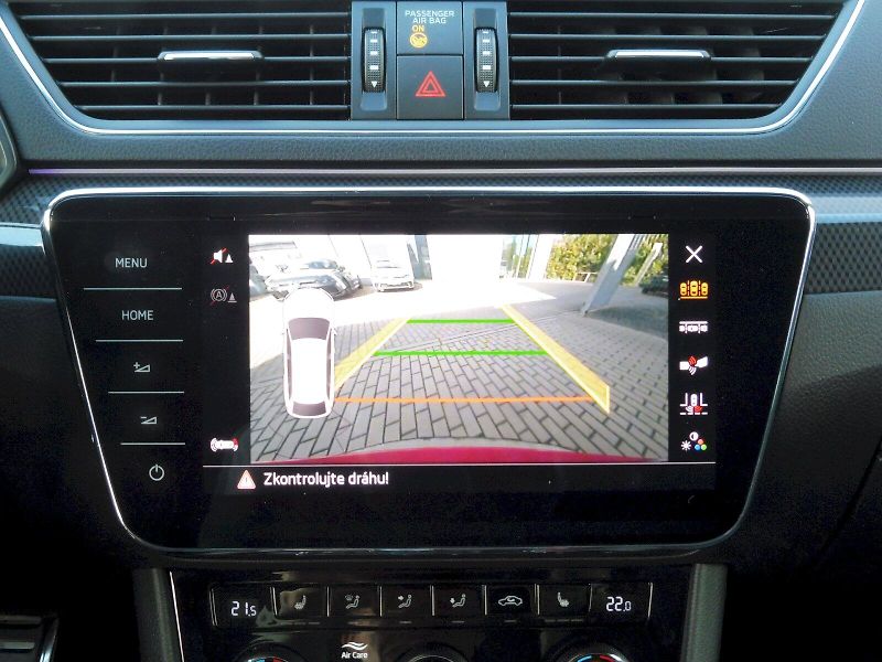 Škoda Superb (2018) Combi SportLine 2,0 TDI 140kW - fotka 16 z 28