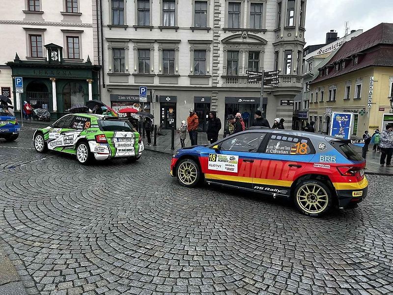 Tragédie, která se odehrála v rámci 58. ročníku Rallye Šumava, kdy po nehodě zemřela navigátorka Alena Krejčíková (41), nezasáhla jen příznivce rallye, ale její kamarády, jelikož byla na Klatovsku doma.