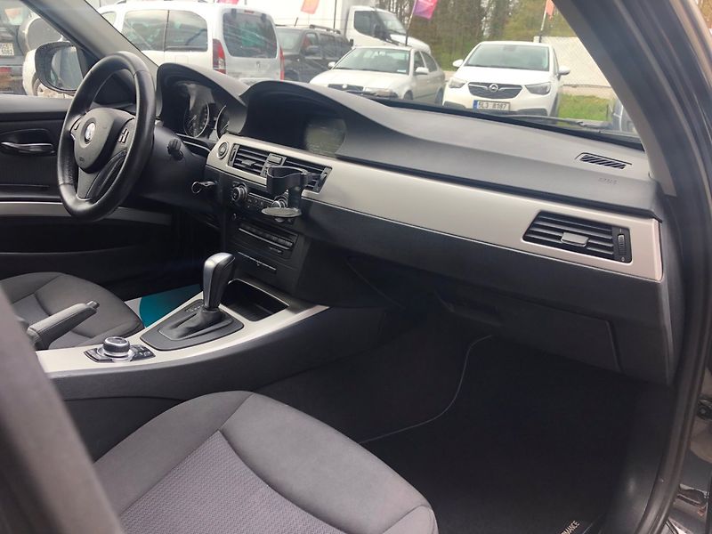 BMW Řada 3 (2010) 330 xDrive 180 kW, automat - fotka 16 z 29