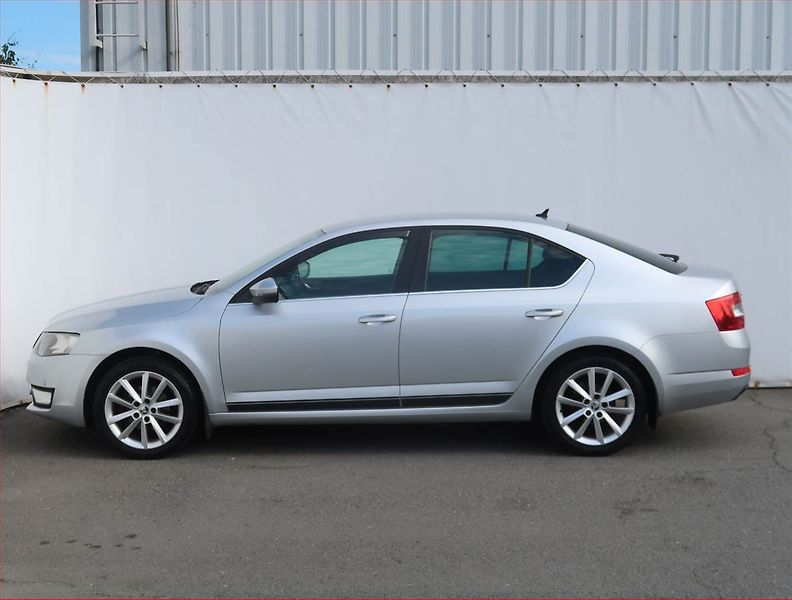 Škoda Octavia (2014) Elegance 1.2 TSI, Serv.kniha - fotka 3 z 19