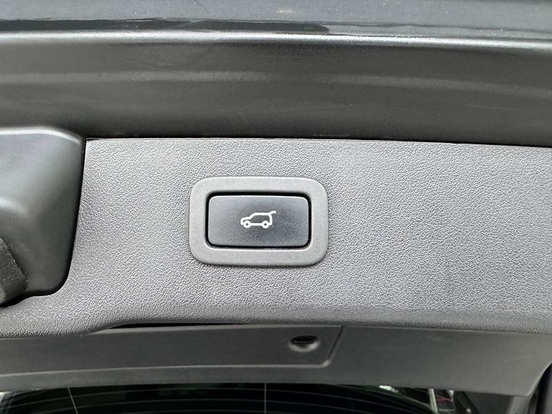 Jaguar XF 25d AWD*FullLED*360Kam*Panoram - fotka 36 z 41