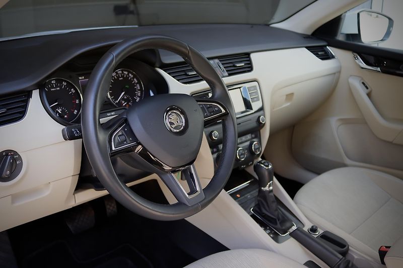 Škoda Octavia 3 Combi 1.4 TSI 110 kW DSG - fotka 13 z 42