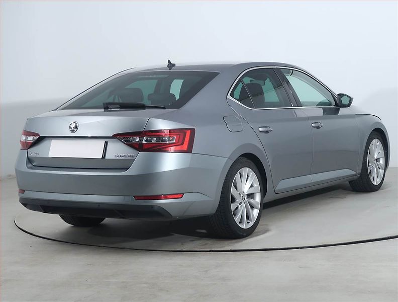 Škoda Superb (2019) Style 2.0 TDI, Kůže, Navi - fotka 5 z 22