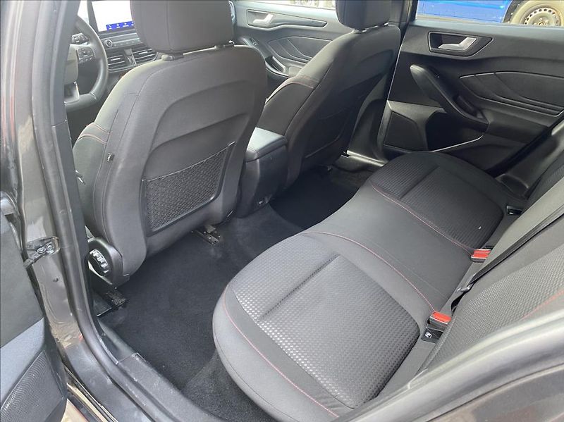 Ford Focus 1,5 TDCi  ST-line / záruka - fotka 13 z 42