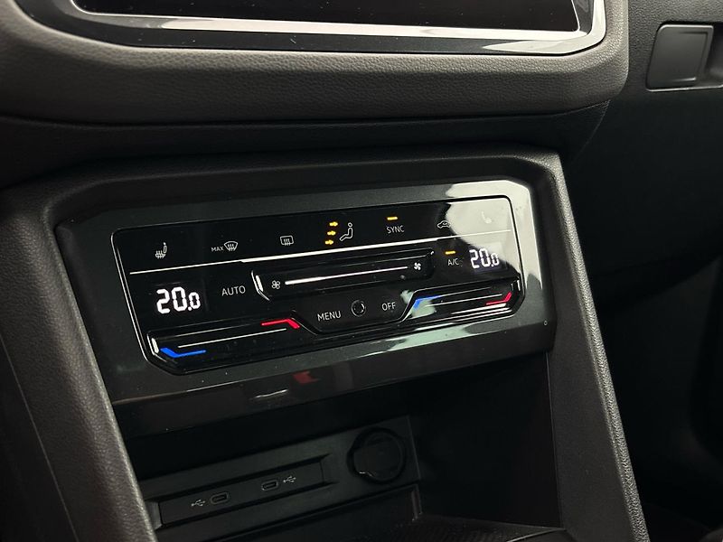 Volkswagen Tiguan R-Line DSG - fotka 19 z 29