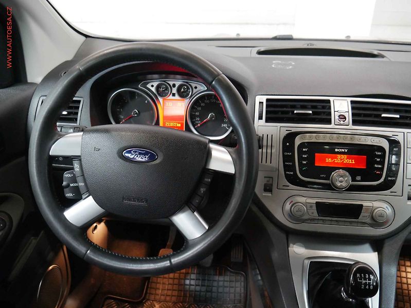 Ford Kuga (2011) 2.0 TDCi 4x4, AC, TZ, park - fotka 13 z 22