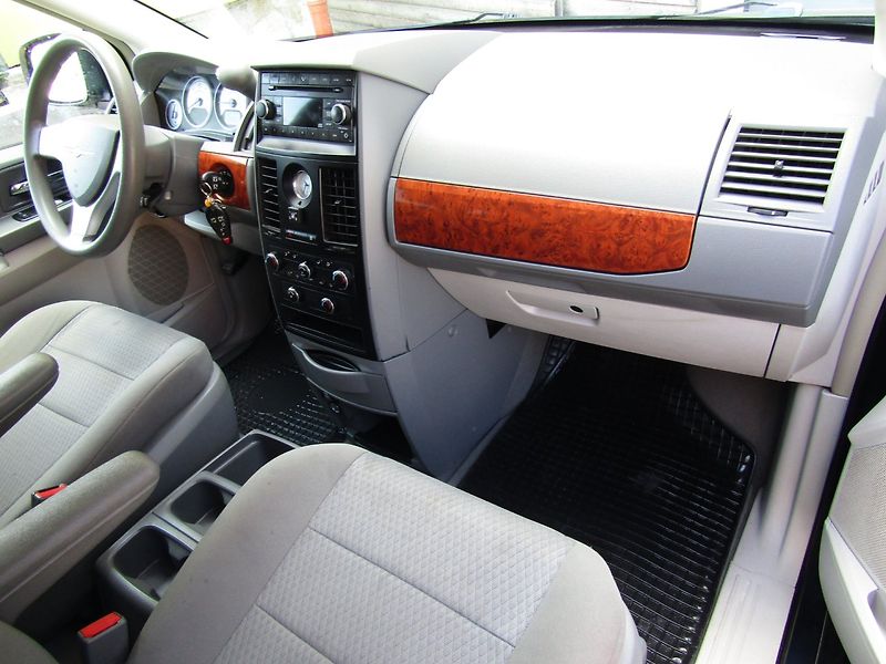 Chrysler Voyager (2007) 3.3 V6 128kW LPG 90L - fotka 13 z 35