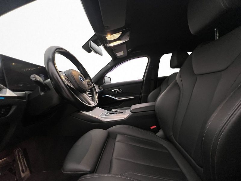 BMW Řada 3 330e xDrive M-Sport Kam ACC Ta - fotka 12 z 36