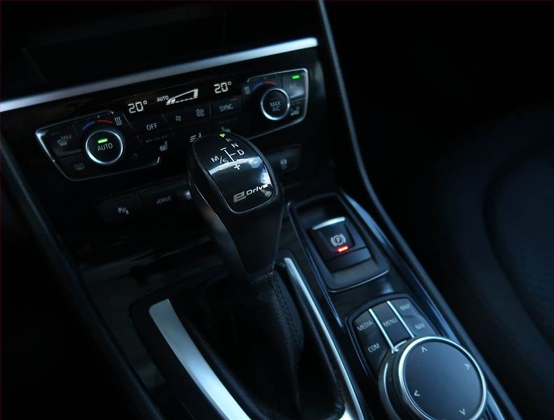 BMW Řada 2 (2017) 225xe Active Tourer, 4X4 - fotka 13 z 27