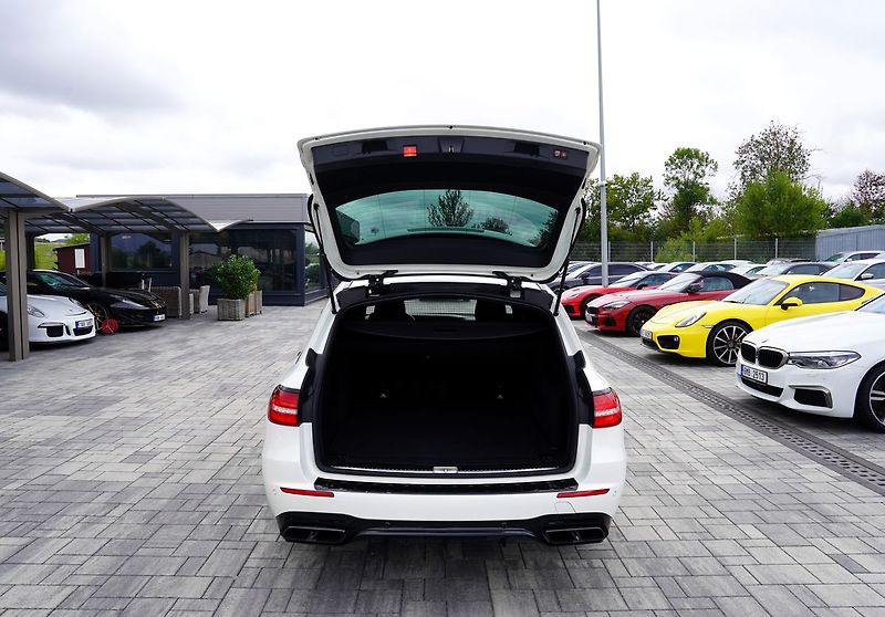 Mercedes-Benz Třídy E E63 S AMG 4Matic+// 615 PS - fotka 11 z 48
