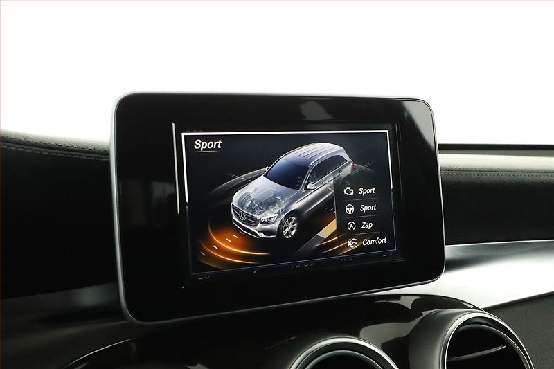 Mercedes-Benz GLC (2015) 220 d 4MATIC, 4X4 - fotka 13 z 20