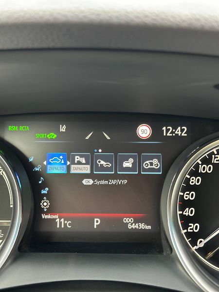 Toyota Camry (2021) 2.5 HEV EXECUTIVE AUTOMAT - fotka 32 z 37