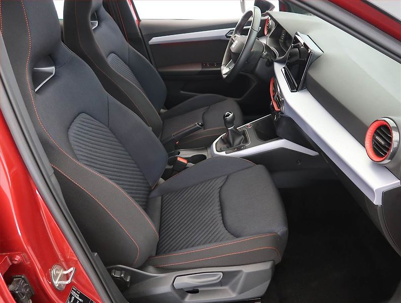 Seat Arona (2025) FR 1.0 TSI - fotka 9 z 21